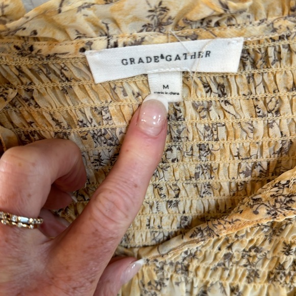 Flowy Pale Yellow Floral Blouse with smocking - Picture 8 of 10